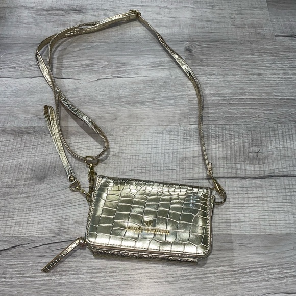 Handbags - Simply southern crossbody wallet, never carried